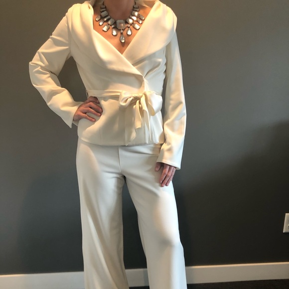 Off white suit - Picture 2 of 6